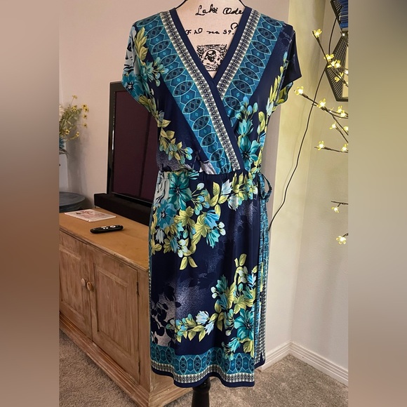 Nina Leonard - Colorful V-neck Faux Wrap Dress - Short Sleeves - Picture 2 of 13